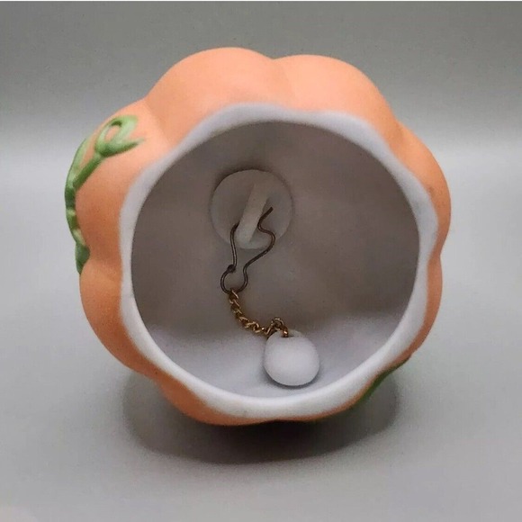 Fall Decor Pumpkin Bell Figurine Thanksgiving Pilgrim Bell 1990 Avon - Picture 3 of 5